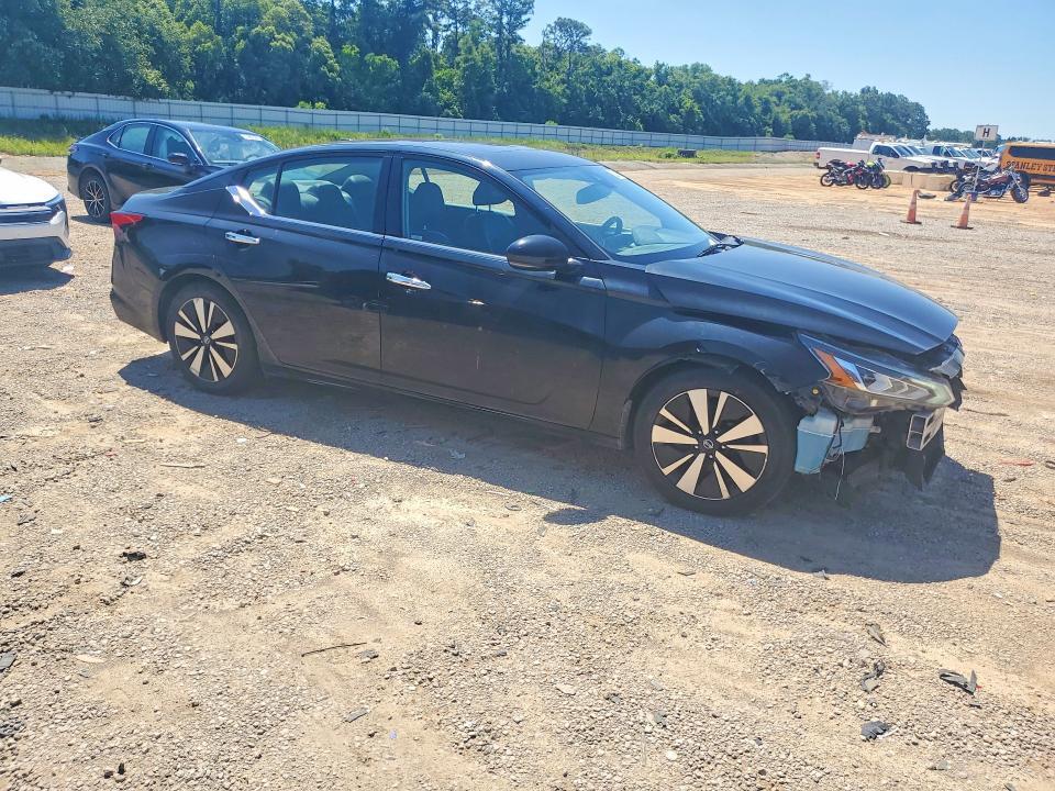 2019 NISSAN ALTIMA SL — Фото 4 из 12