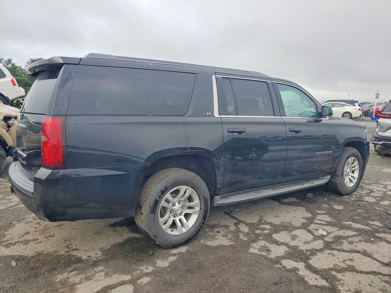 1GNSKJKC2FR227203 2015 CHEVROLET SUBURBAN photo no. 3