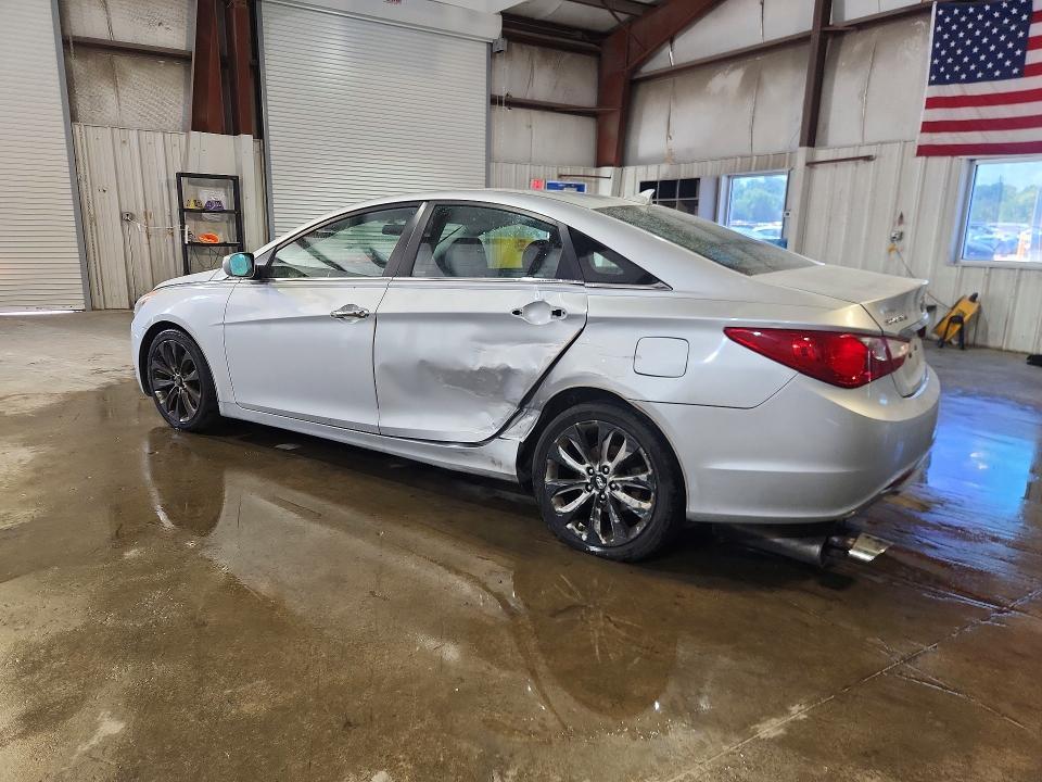 5NPEC4AC2BH252660 2011 HYUNDAI SONATA photo no. 2