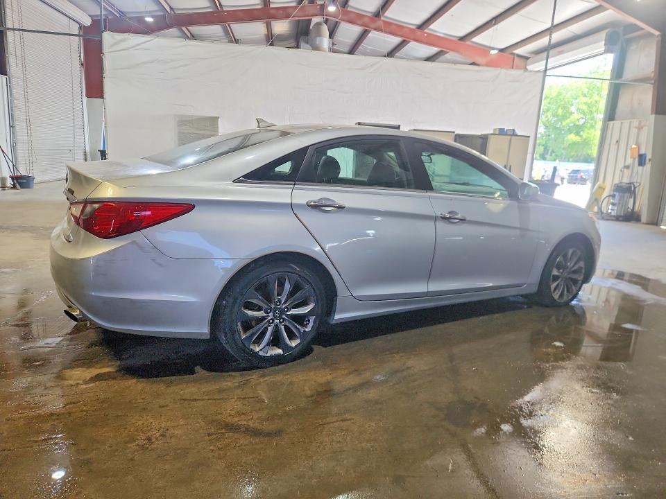5NPEC4AC2BH252660 2011 HYUNDAI SONATA photo no. 3