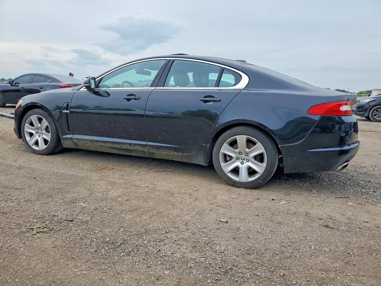 SAJXA0FB2BLR99180 2011 JAGUAR XF photo no. 2