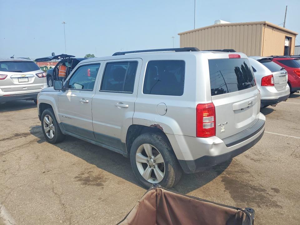1J4NF1GB0BD252189 2011 JEEP PATRIOT photo no. 2