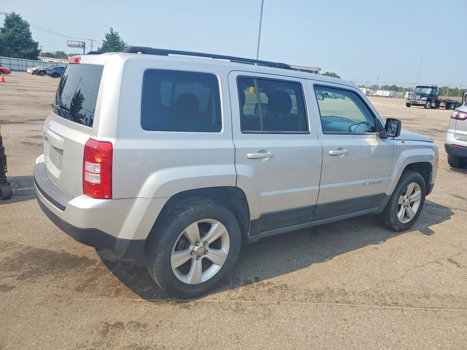 1J4NF1GB0BD252189 2011 JEEP PATRIOT photo no. 3