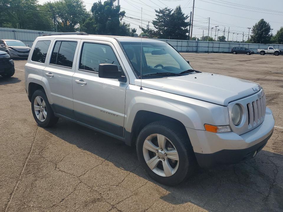 1J4NF1GB0BD252189 2011 JEEP PATRIOT photo no. 4