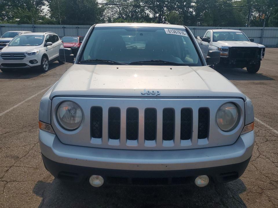 1J4NF1GB0BD252189 2011 JEEP PATRIOT photo no. 5