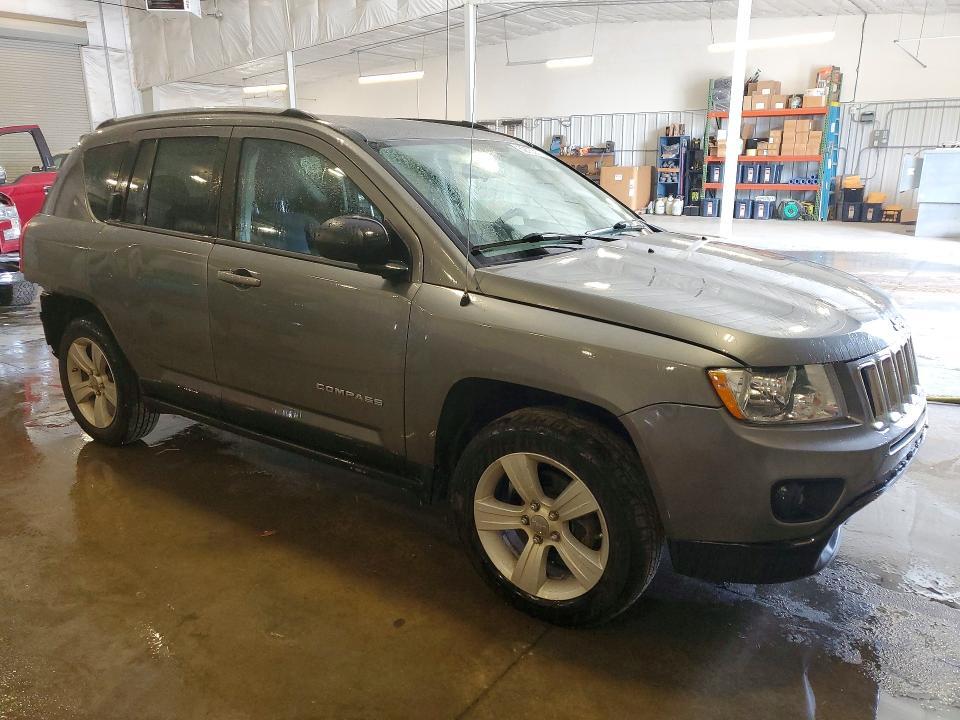 1J4NF1FBXBD240164 2011 JEEP COMPASS photo no. 4