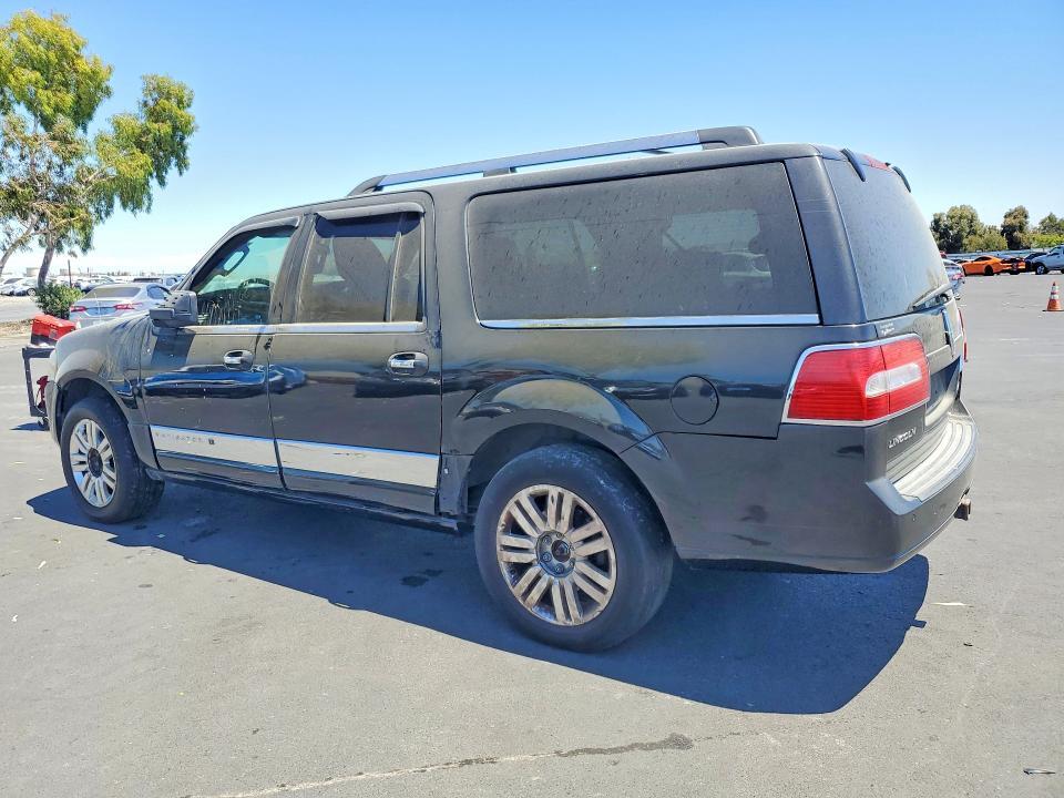 5LMJJ3J57BEJ00432 2011 LINCOLN NAVIGATOR photo no. 2