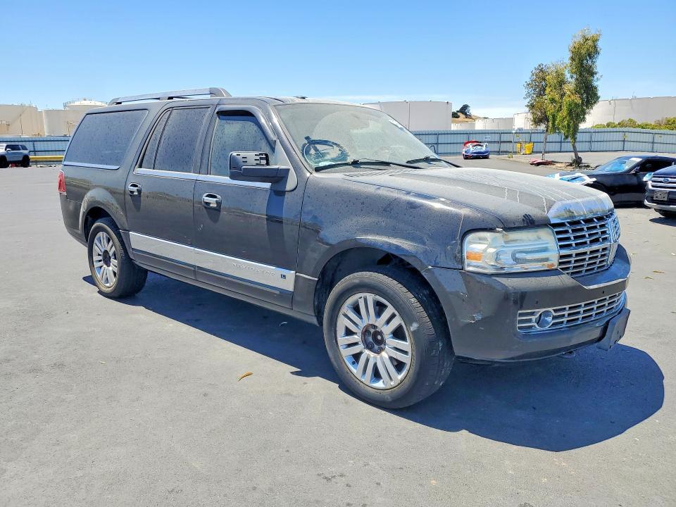 5LMJJ3J57BEJ00432 2011 LINCOLN NAVIGATOR photo no. 4