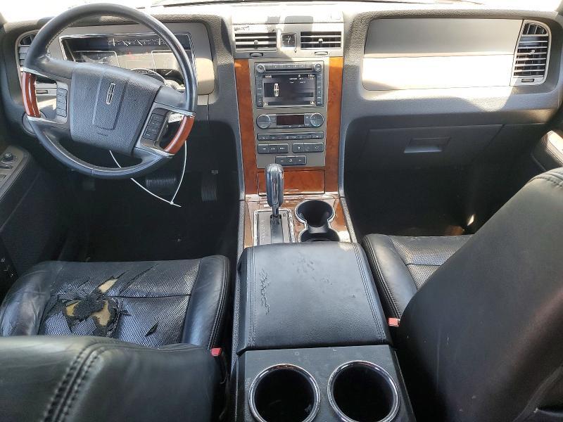 5LMJJ3J57BEJ00432 2011 LINCOLN NAVIGATOR photo no. 8