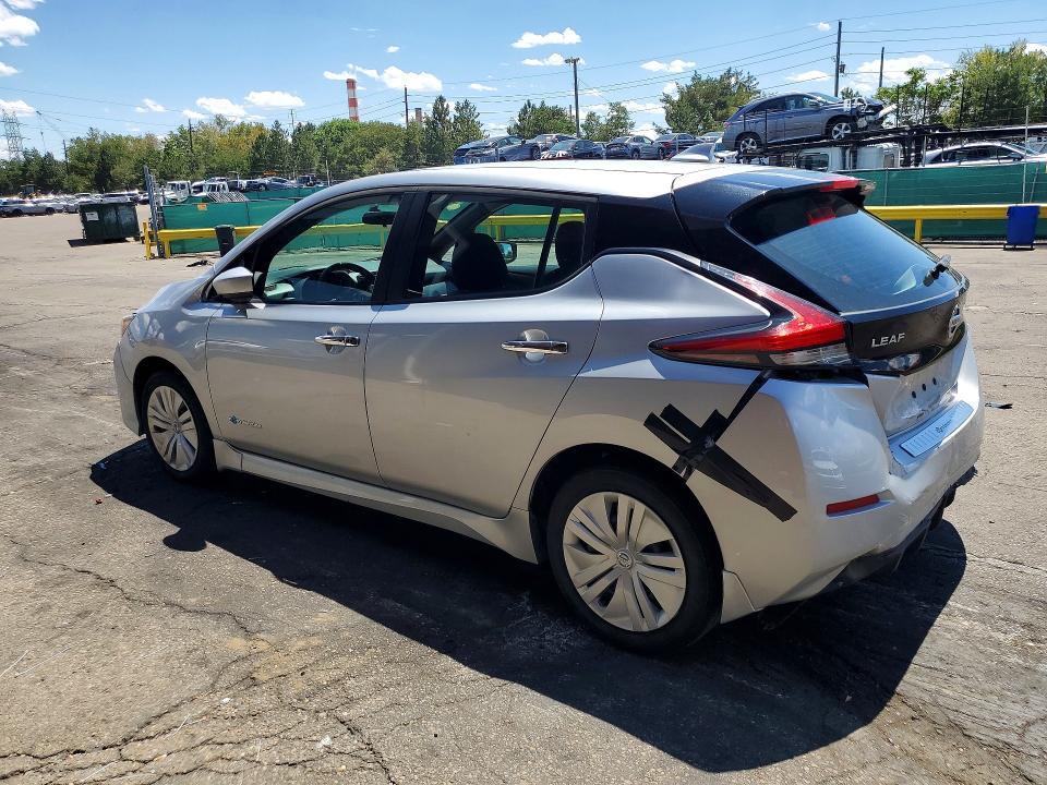 2019 NISSAN LEAF S — Фото 2 из 12