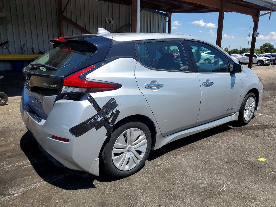 2019 NISSAN LEAF S — Фото 3 из 12