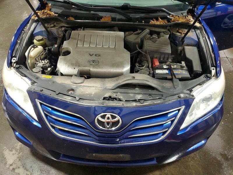 2011 TOYOTA CAMRY XLE V6 — Фото 11 из 12