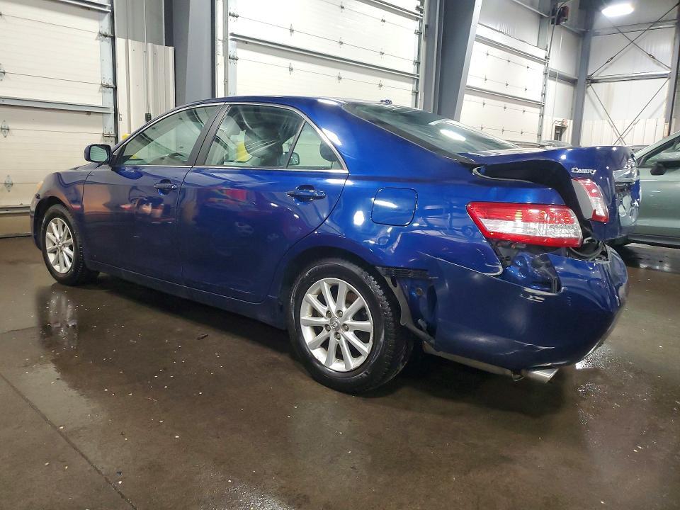 2011 TOYOTA CAMRY XLE V6 — Фото 2 из 12