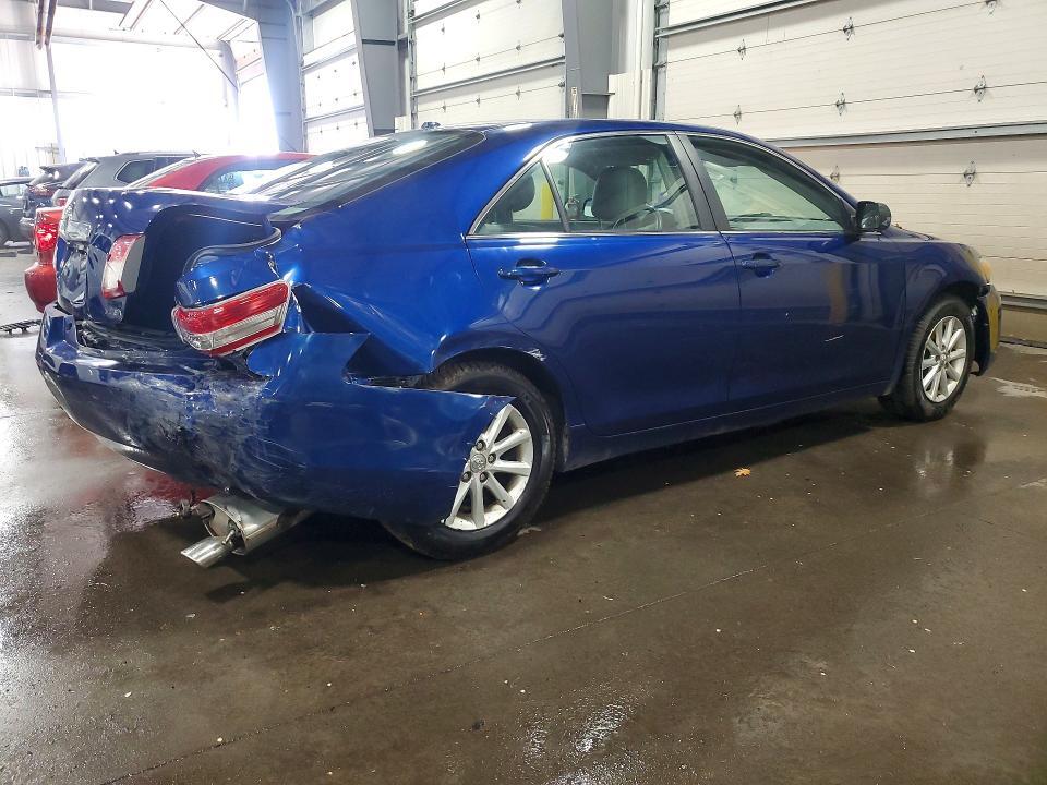 2011 TOYOTA CAMRY XLE V6 — Фото 3 из 12