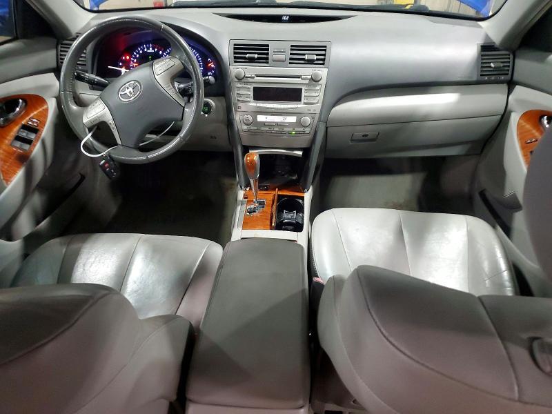 2011 TOYOTA CAMRY XLE V6 — Фото 8 из 12