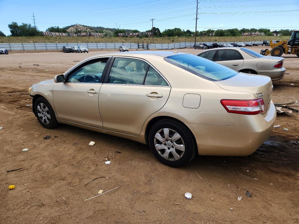 2011 TOYOTA CAMRY LE — Фото 2 из 13