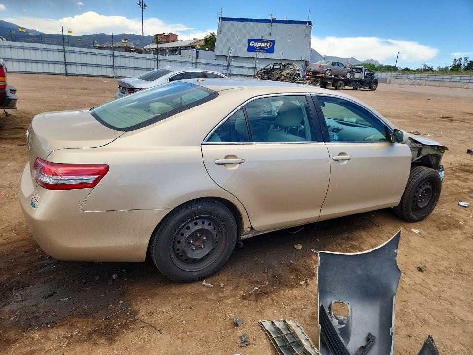 2011 TOYOTA CAMRY LE — Фото 3 из 13