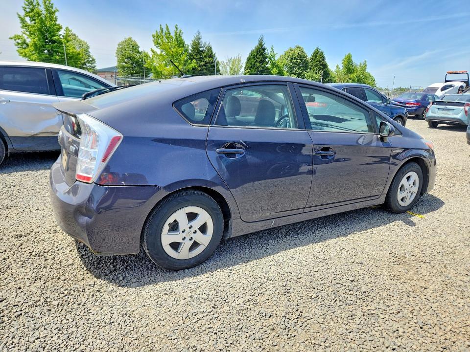 2011 TOYOTA PRIUS TWO — Фото 3 из 12
