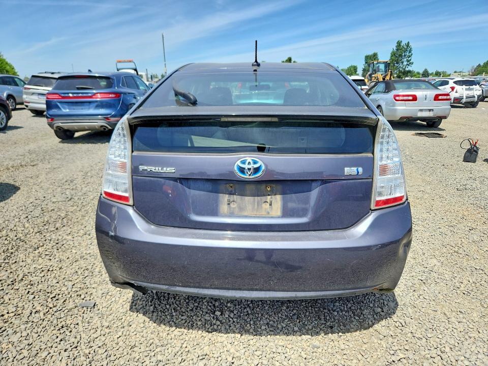 2011 TOYOTA PRIUS TWO — Фото 6 из 12