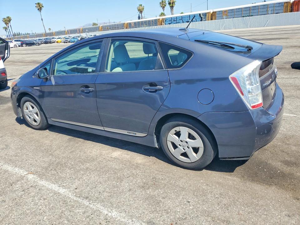 2011 TOYOTA PRIUS TWO — Фото 2 из 12