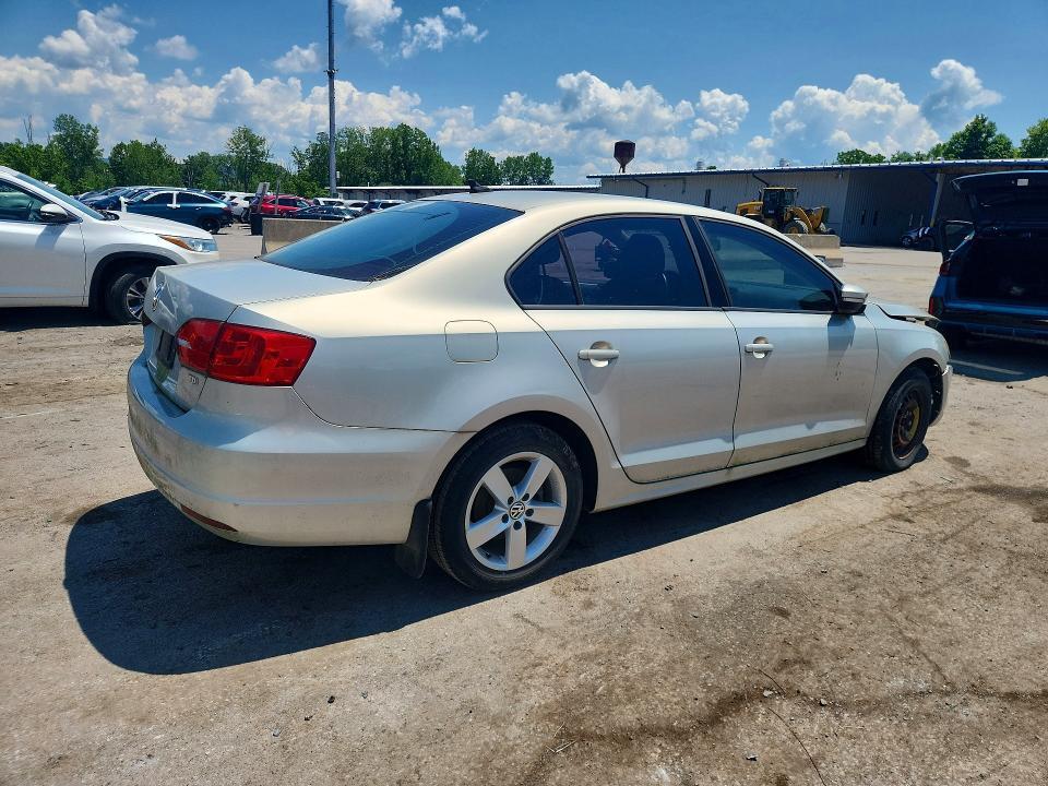 2011 VOLKSWAGEN JETTA TDI — Фото 3 из 12