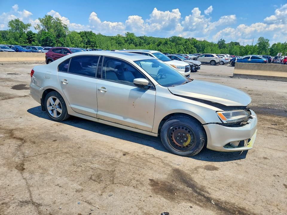 2011 VOLKSWAGEN JETTA TDI — Фото 4 из 12