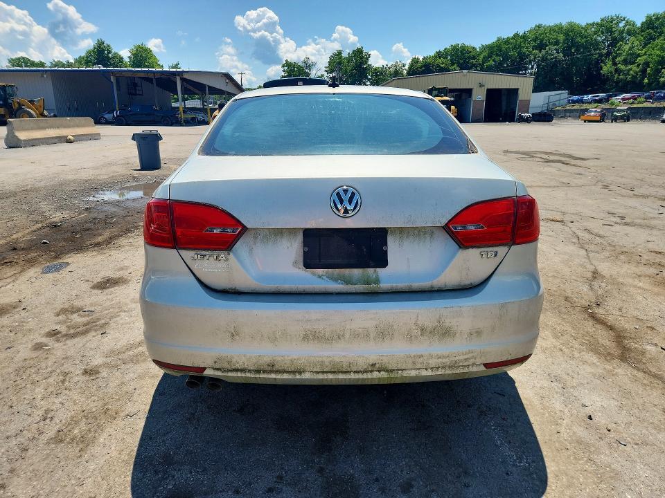 2011 VOLKSWAGEN JETTA TDI — Фото 6 из 12