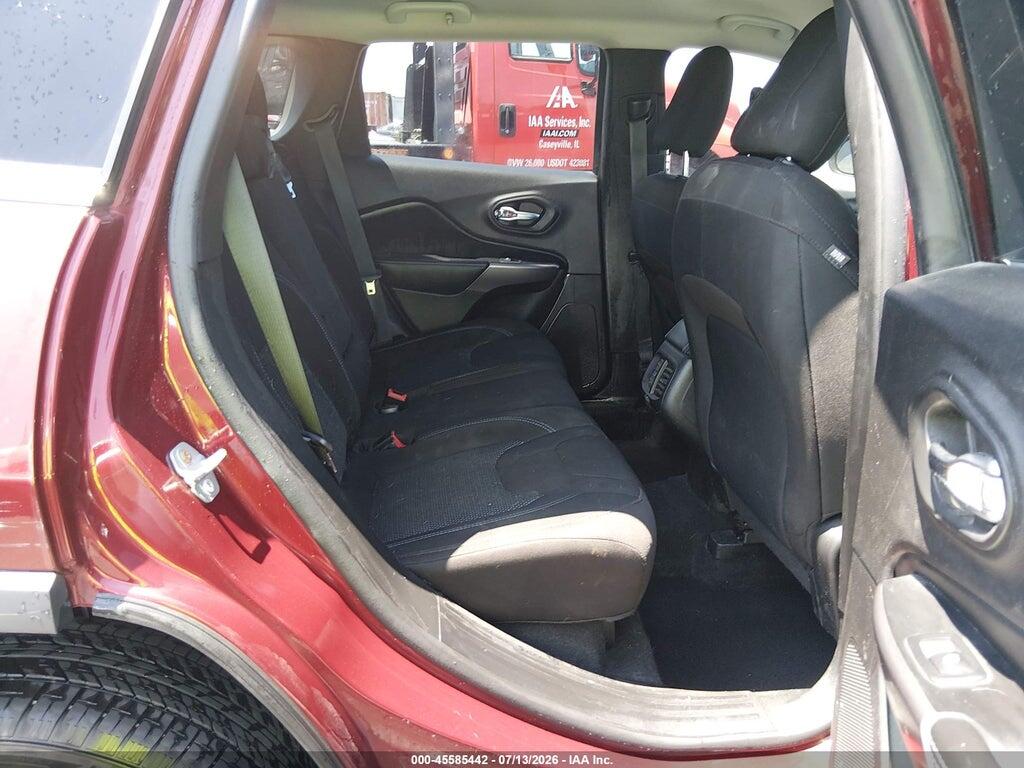 1C4PJLCB4KD470067 2019 JEEP CHEROKEE photo no. 8