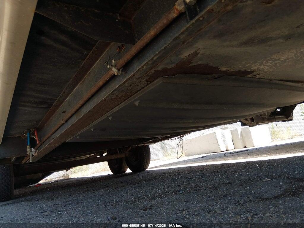 4X4FCRM232P184873 2002 CEDAR CREEK M-36RLTS photo no. 10