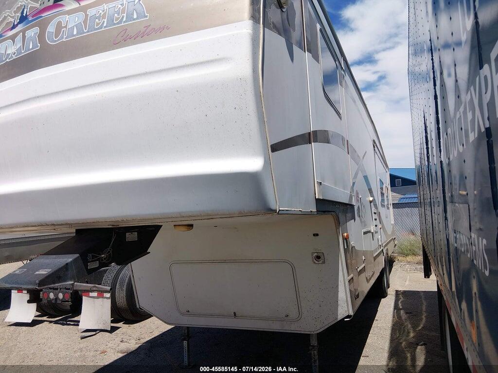 4X4FCRM232P184873 2002 CEDAR CREEK M-36RLTS photo no. 2