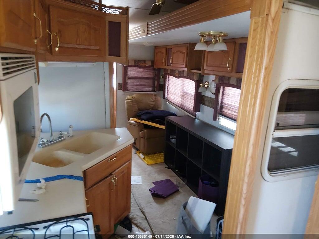 4X4FCRM232P184873 2002 CEDAR CREEK M-36RLTS photo no. 8