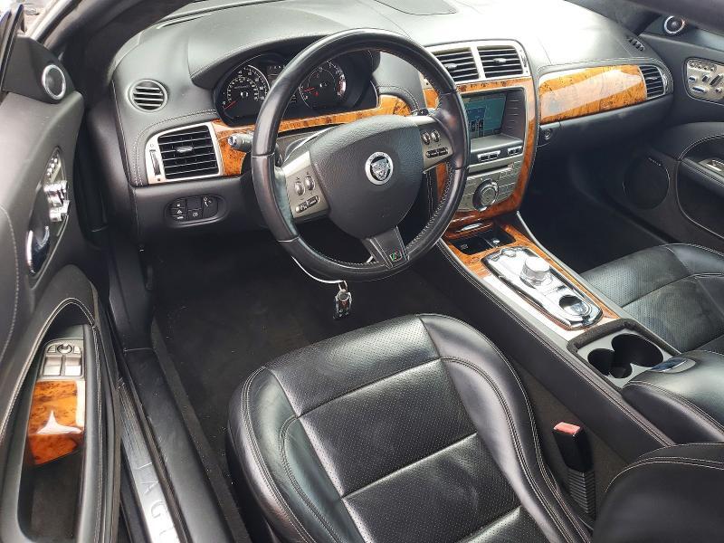 2010 JAGUAR XKR — Фото 8 из 13