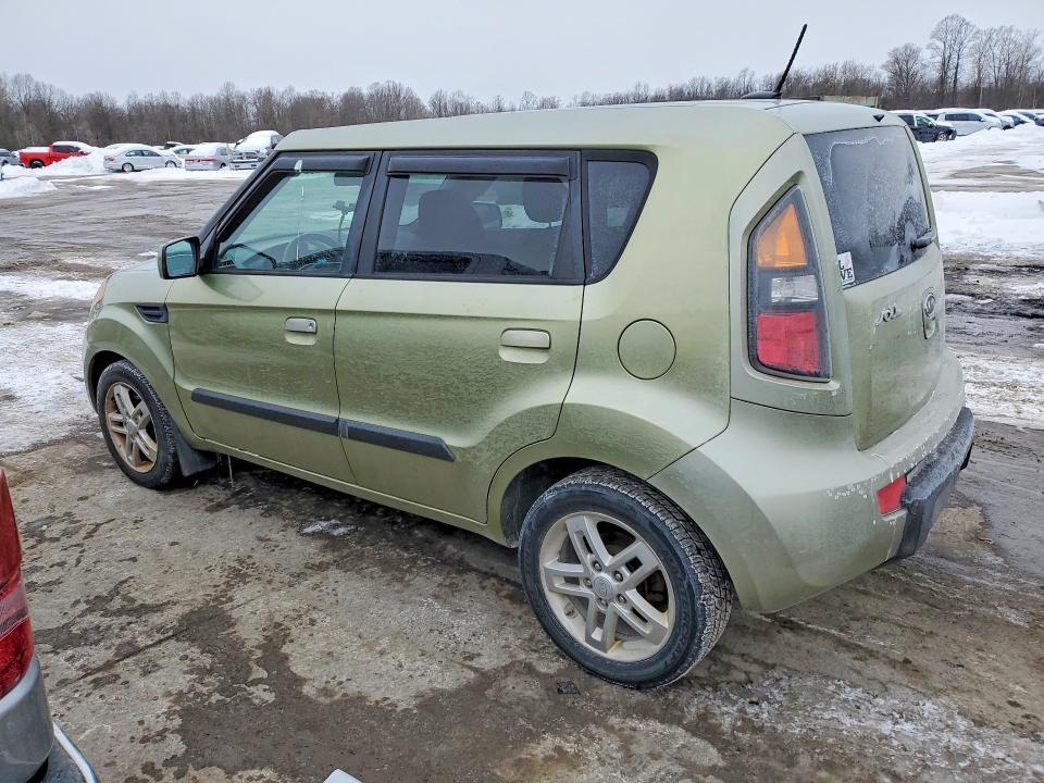 KNDJT2A28A7031626 2010 KIA SOUL photo no. 2