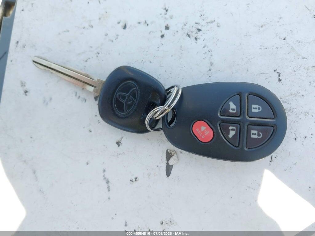 5TDKK3DC9BS076096 2011 TOYOTA SIENNA photo no. 11