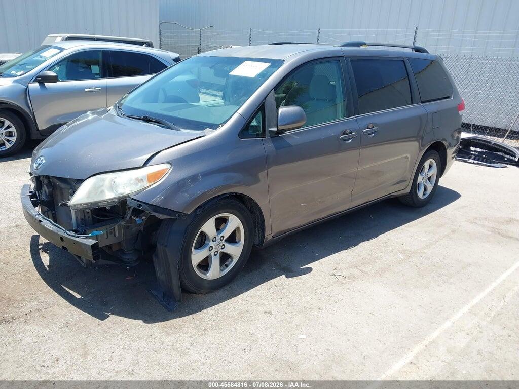 5TDKK3DC9BS076096 2011 TOYOTA SIENNA photo no. 2