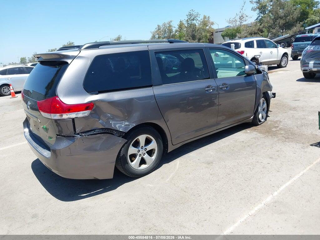5TDKK3DC9BS076096 2011 TOYOTA SIENNA photo no. 4