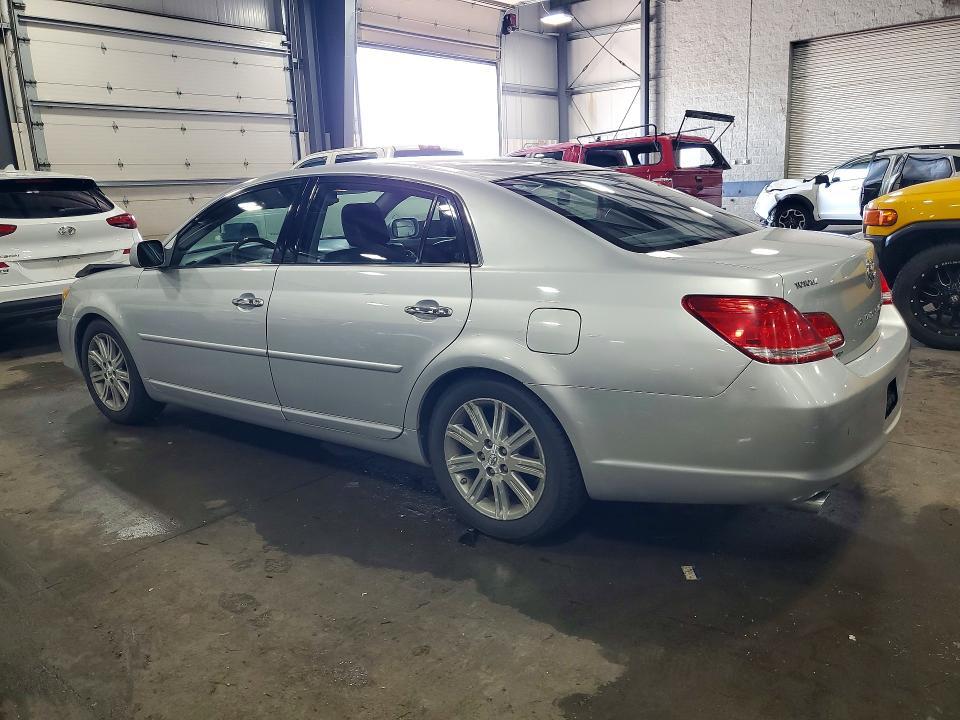 2010 TOYOTA AVALON LIMITED — Фото 2 из 12