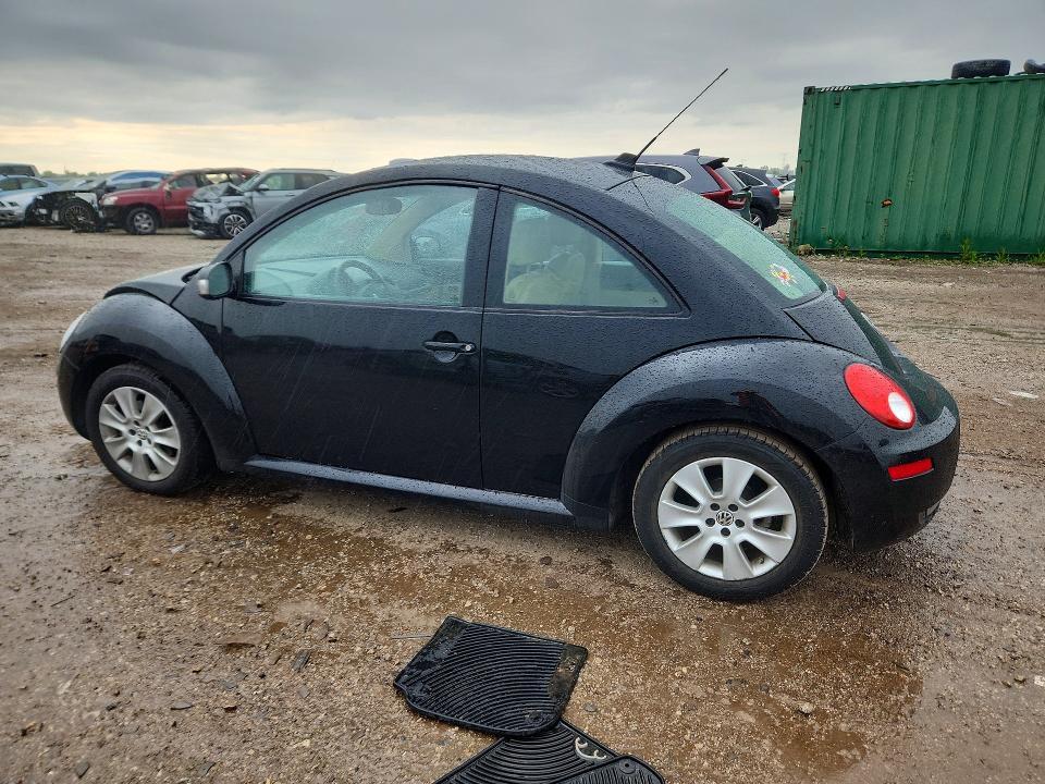 2010 VOLKSWAGEN NEW BEETLE — Фото 2 из 12