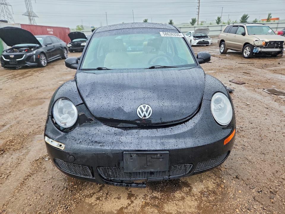 2010 VOLKSWAGEN NEW BEETLE — Фото 5 из 12