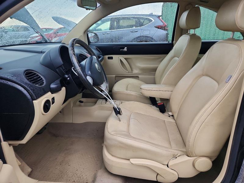 2010 VOLKSWAGEN NEW BEETLE — Фото 7 из 12