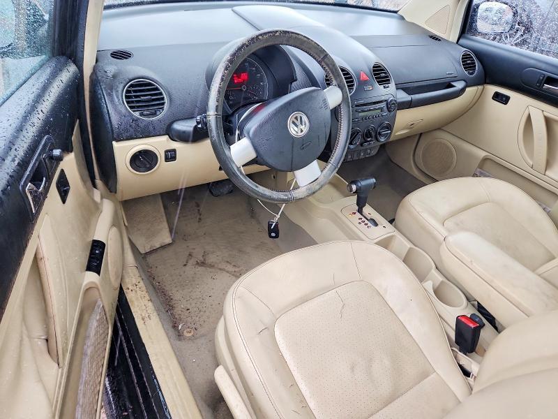 2010 VOLKSWAGEN NEW BEETLE — Фото 8 из 12