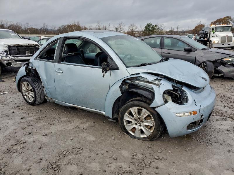 2010 VOLKSWAGEN NEW BEETLE — Фото 4 из 12