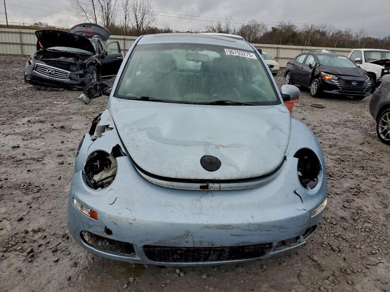 2010 VOLKSWAGEN NEW BEETLE — Фото 5 из 12