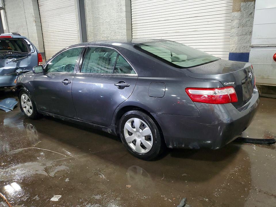 2009 TOYOTA CAMRY LE — Фото 2 из 13