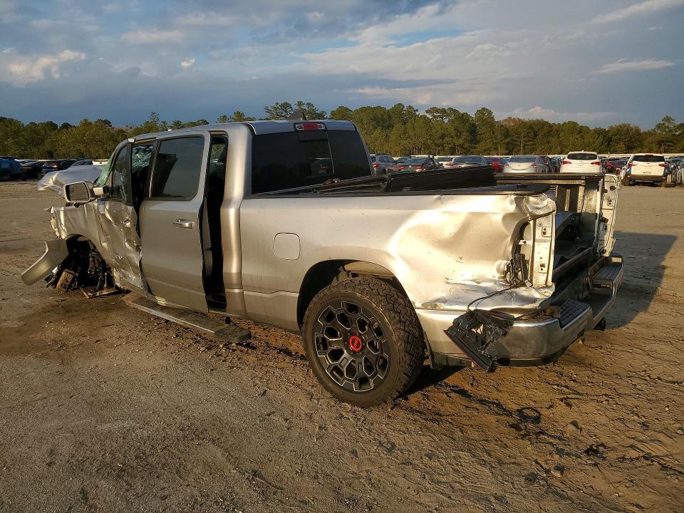 1C6SRFMT1KN567398 2019 RAM 1500 photo no. 2