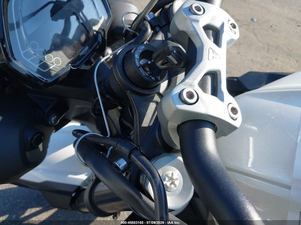 SMTA604S5RTBK1024 2024 TRIUMPH MOTORCYCLE STREET TRIPLE photo no. 11