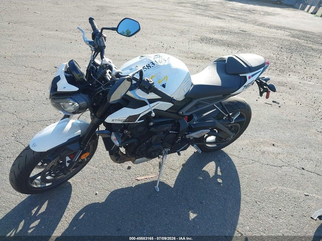 SMTA604S5RTBK1024 2024 TRIUMPH MOTORCYCLE STREET TRIPLE photo no. 9