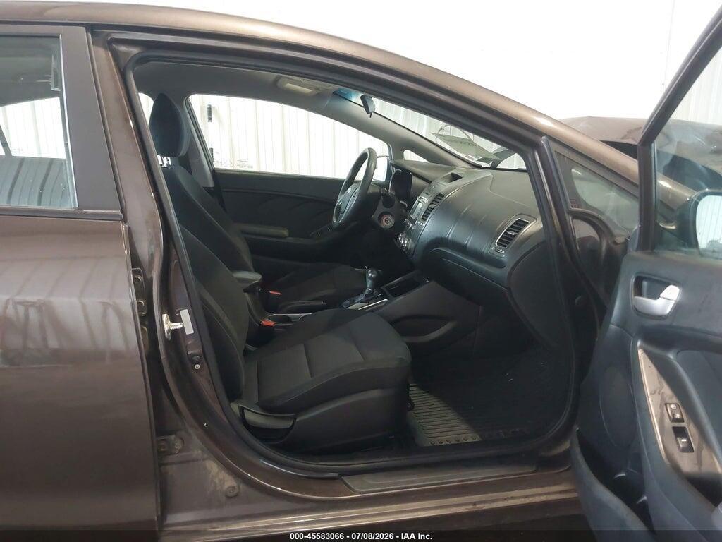 3KPFL4A70HE091164 2017 KIA FORTE photo no. 5