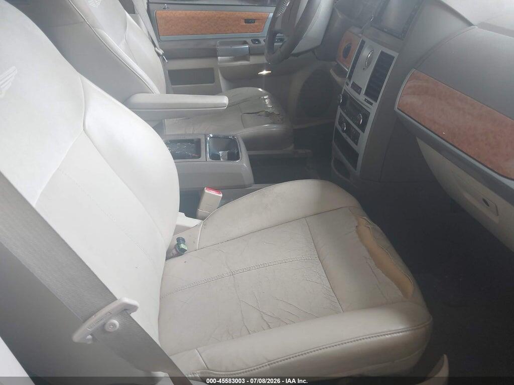 2A4RR7DX0AR435518 2010 CHRYSLER TOWN & COUNTRY photo no. 5