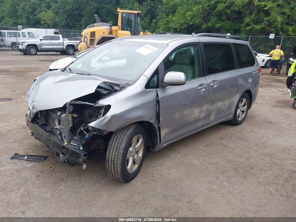 5TDKK3DC6DS327420 2013 TOYOTA SIENNA photo no. 2